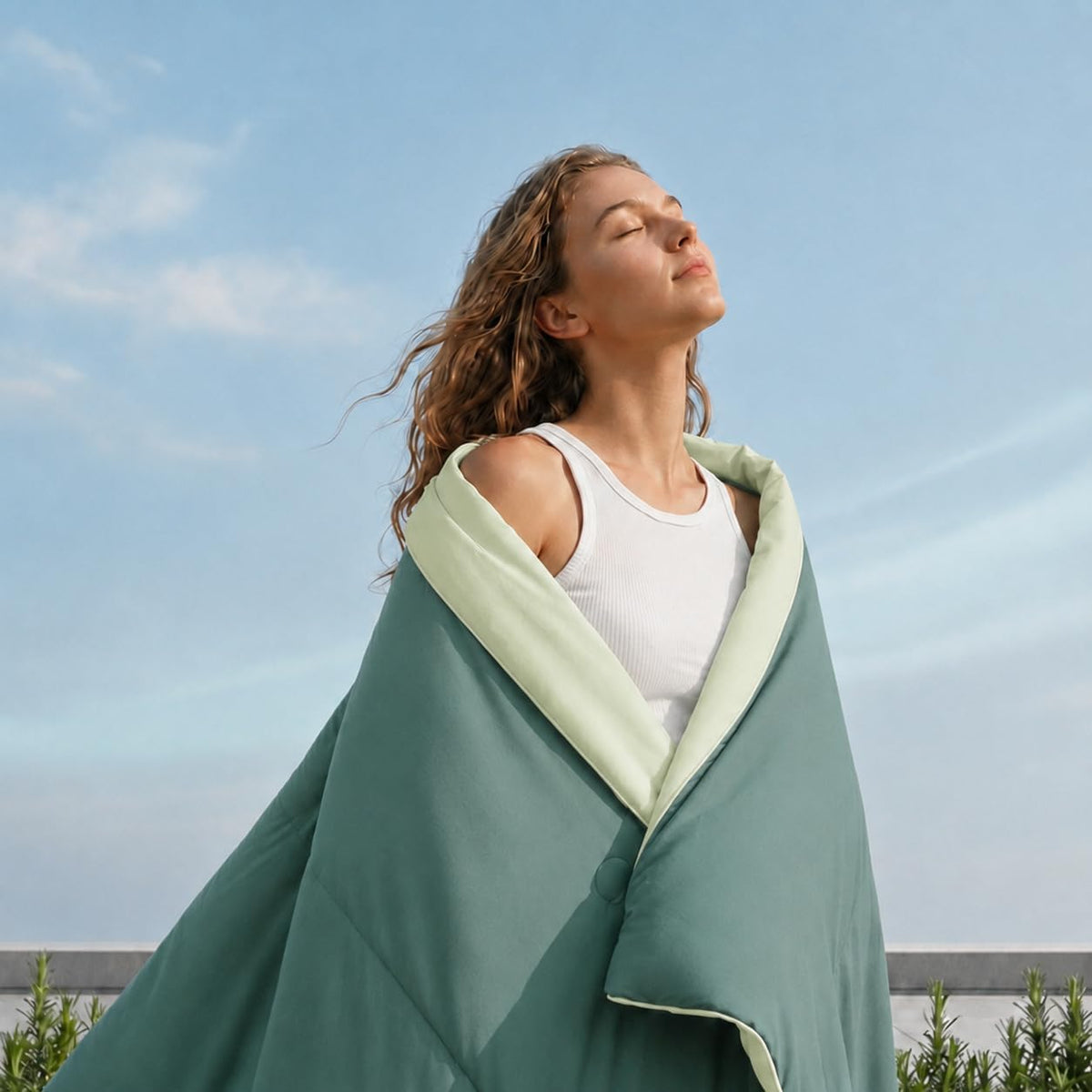 Eastsora Lightweight Cooling Comforter — Green, Queen (90 x 90 in) — image 8